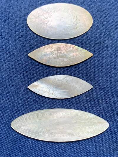 《竞宝斋》第476场 周日，周一 2场连拍 （全场包邮）欢迎送拍 - 英国一线回流清螺钿贝母筹码4枚一组，菱形椭圆形，珠光水润，花卉精雕。