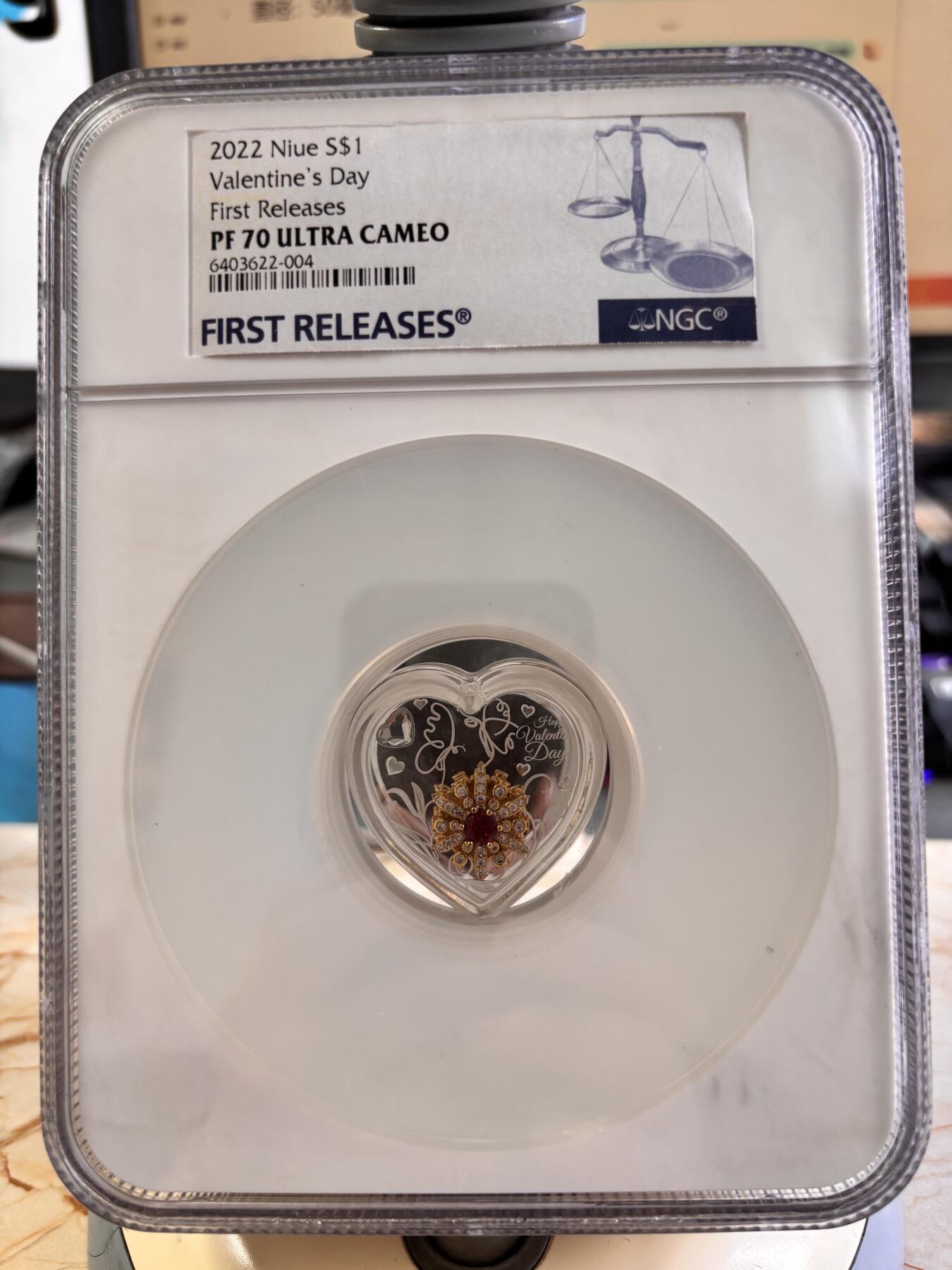 第196期拍卖 纽埃2022年情人节镶嵌皇冠水晶心形本银版银币NGC-PF70首，999银，20克，发行2022枚