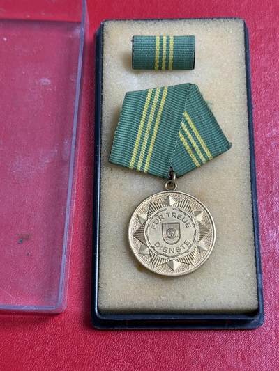 韵星假日军品类拍卖第50期 - 民主德国金级内务部武装力量忠诚服务奖章带原盒略 高等级好品