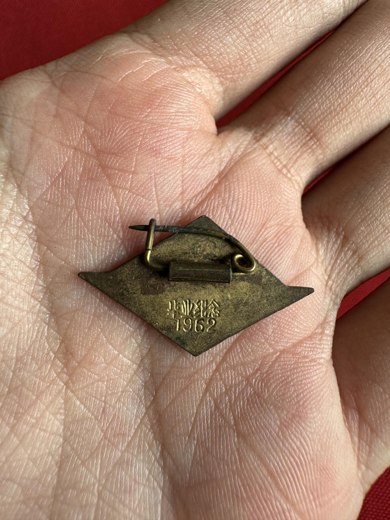 五哥徽章群   31号周二晚上八点4群联拍