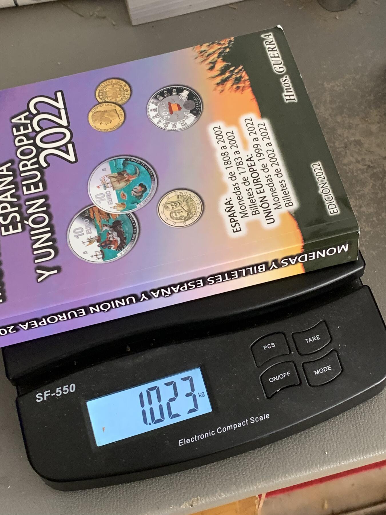 《竞宝斋》第476场 周日，周一 2场连拍 （全场包邮）欢迎送拍 西班牙 2022年 钱币目录 包含属地，本土，现代币，纸币。将近500页的厚度。值得拥有 后面广告页去除，重1公斤。