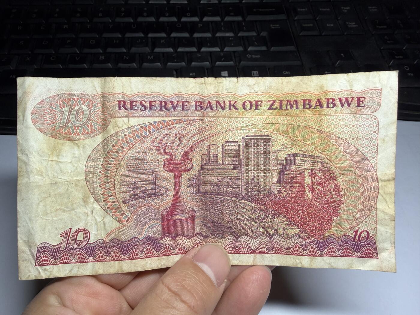 2026年集古藏今外币拍卖第三期-第10场—（总第320拍-纸币专场），本期拍完结算一次，发货时间2-3天，休息几天后继续新的一期拍卖。 1983年津巴布韦10元