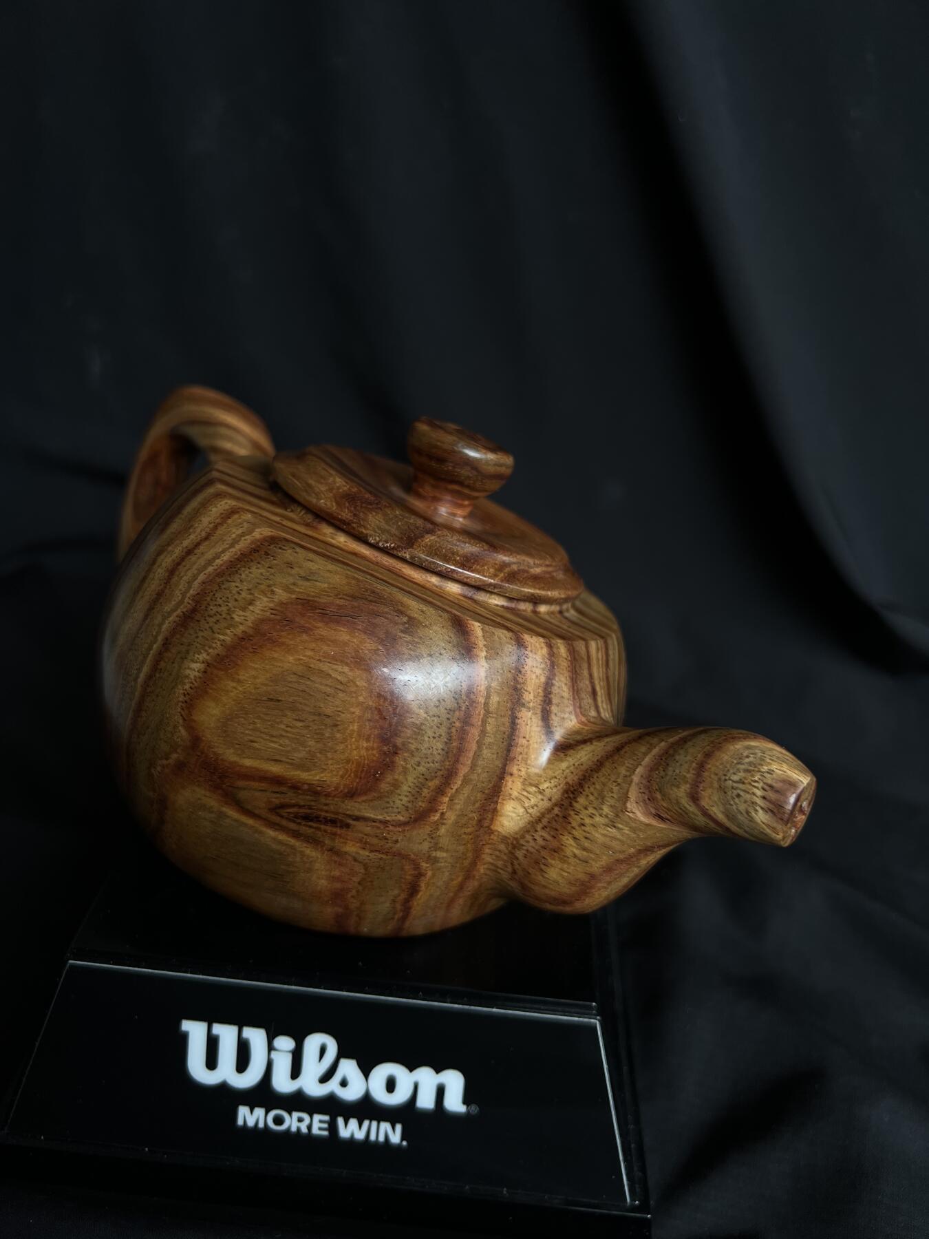 零元拍：越南黄花梨精工摆件茶壶把把壶，一块料制成，尺寸约：18（含壶把）/9CM。