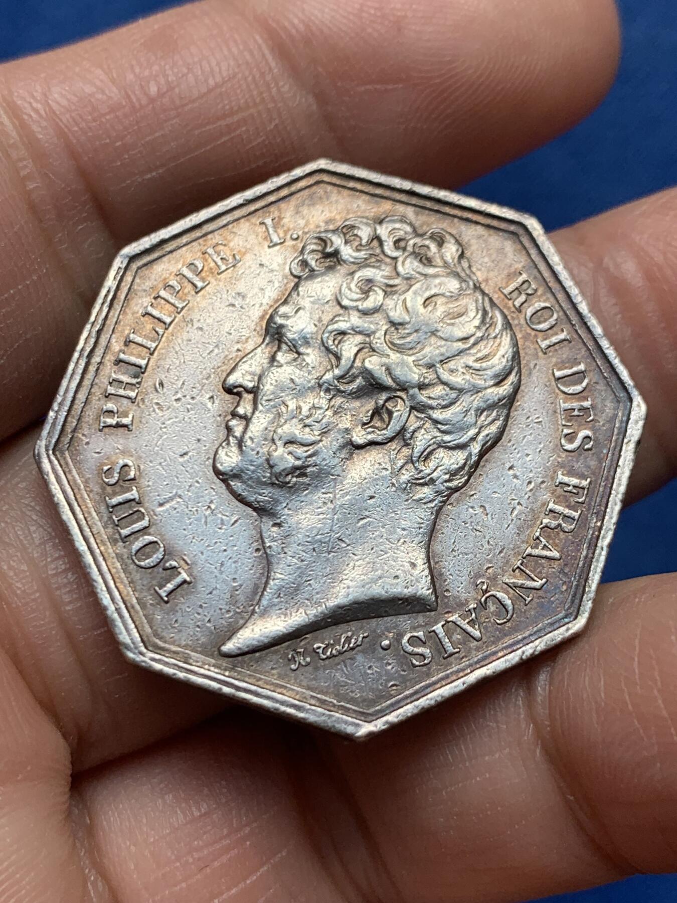 《竞宝斋》第476场 周日，周一 2场连拍 （全场包邮）欢迎送拍 法国菲利普一世波尔多公证处八角银质代币，手指ARGENT，17.25克，33.5mm