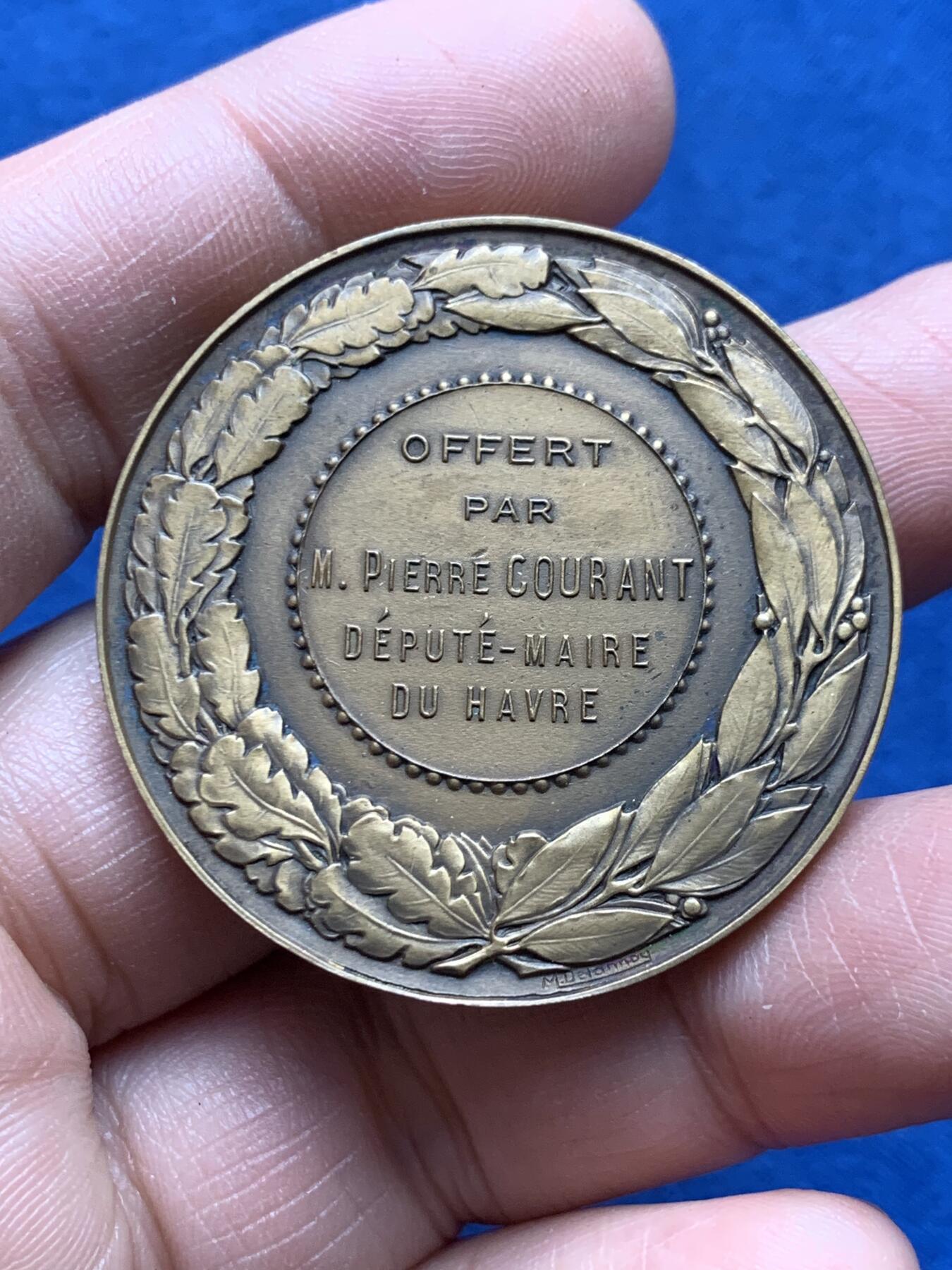 《竞宝斋》第476场 周日，周一 2场连拍 （全场包邮）欢迎送拍 法兰西玛丽安娜女神铜章 正面头像 38.7克 40.8mm 三角铜标 带原盒