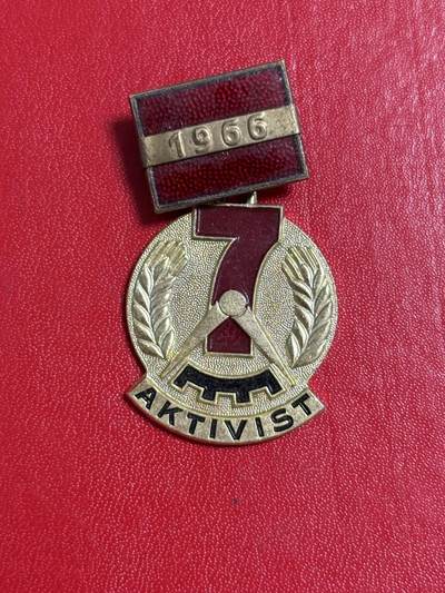 韵星假日军品类拍卖第50期 - 民主德国七年计划劳动模范奖章