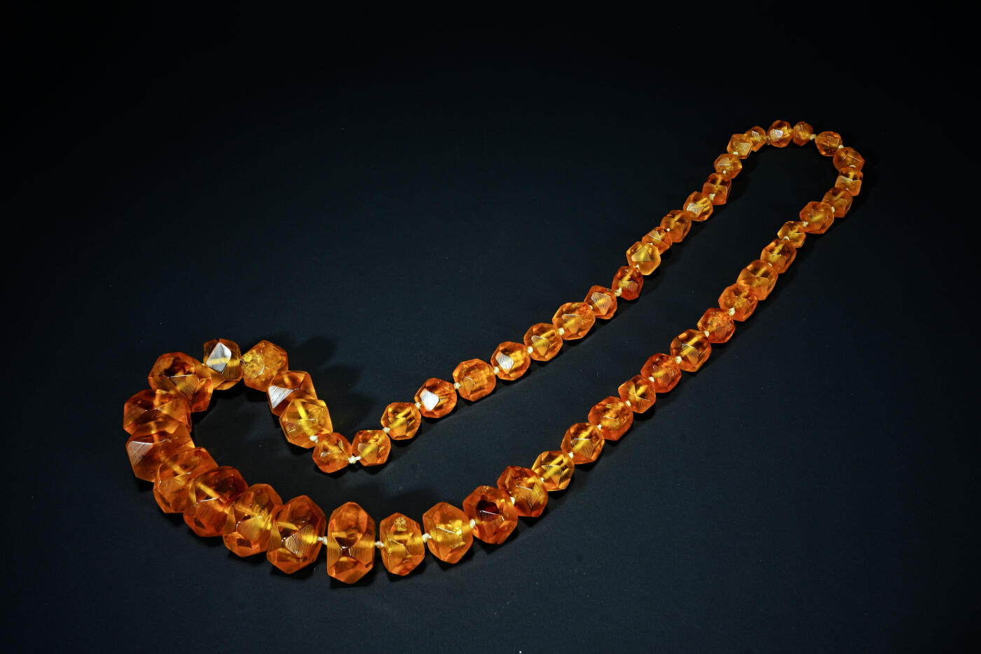 上海都达杂项专场六十七【全场包邮】 清代欧洲回流天然老蜜蜡菱形项链95-11