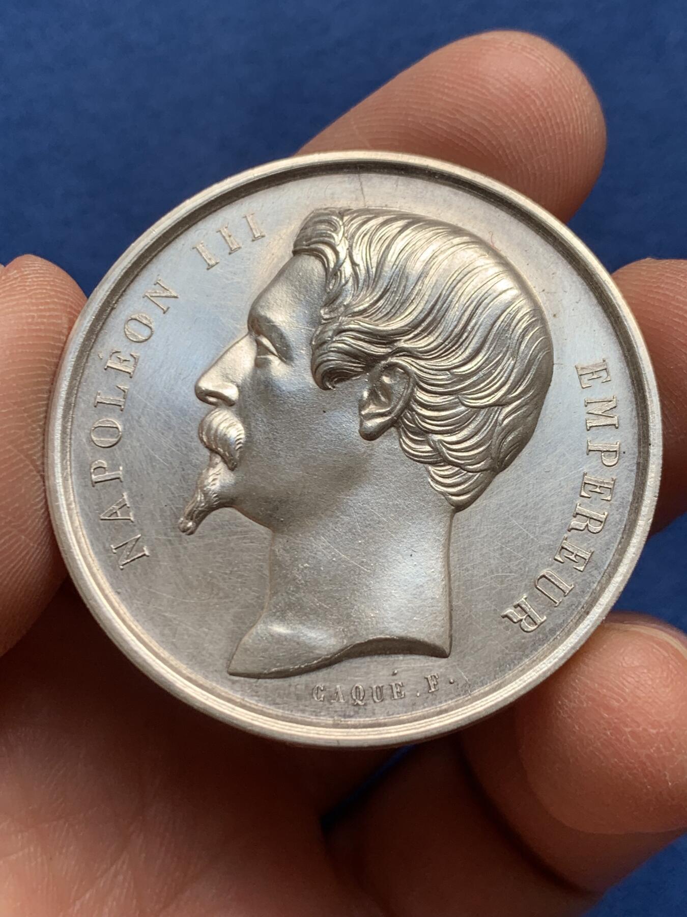 《竞宝斋》第476场 周日，周一 2场连拍 （全场包邮）欢迎送拍 法国1860年拿破仑三世银章 重38.5克 手指银标 41.2mm 带盒