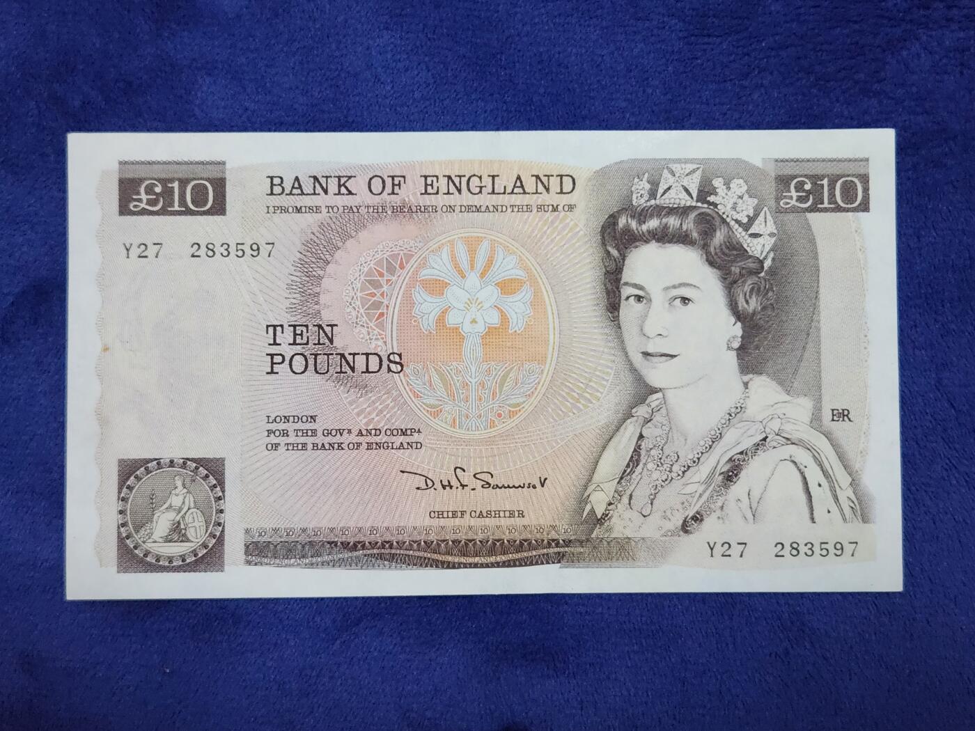 3月29号晚上8点 外国纸币自动截拍第48场 极美品票面有脏