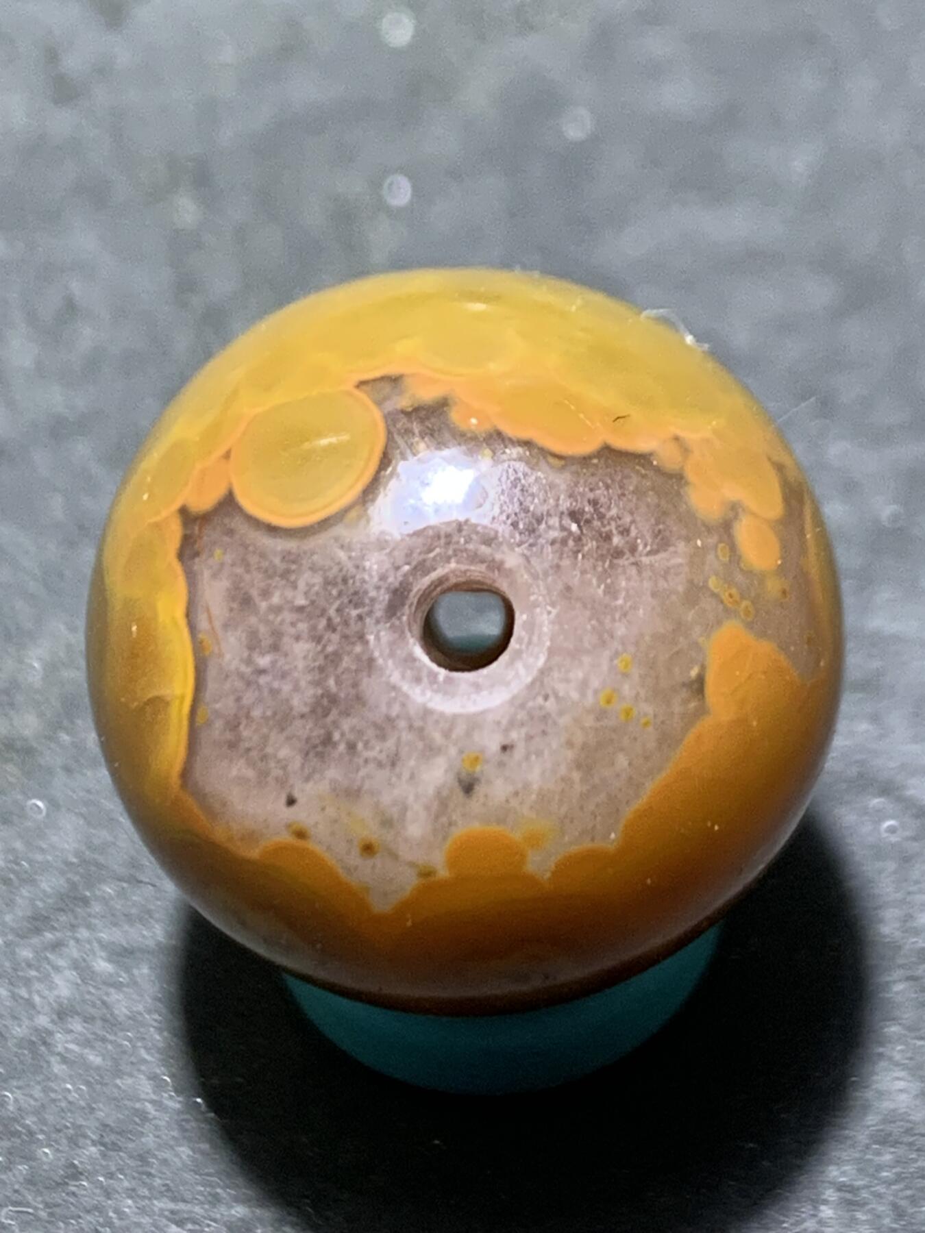 精美冰飘冻料草花纹战国红玛瑙圆珠一个