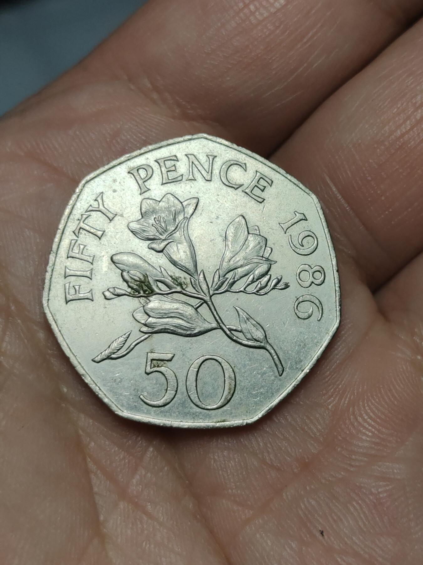 2026年第三十九场(总第二百零八场）外国好品散币场(免佣金) 英属根西岛🇬🇬1986年50便士(伊丽莎白二世中年高冠第一套第一版，大尺寸版)