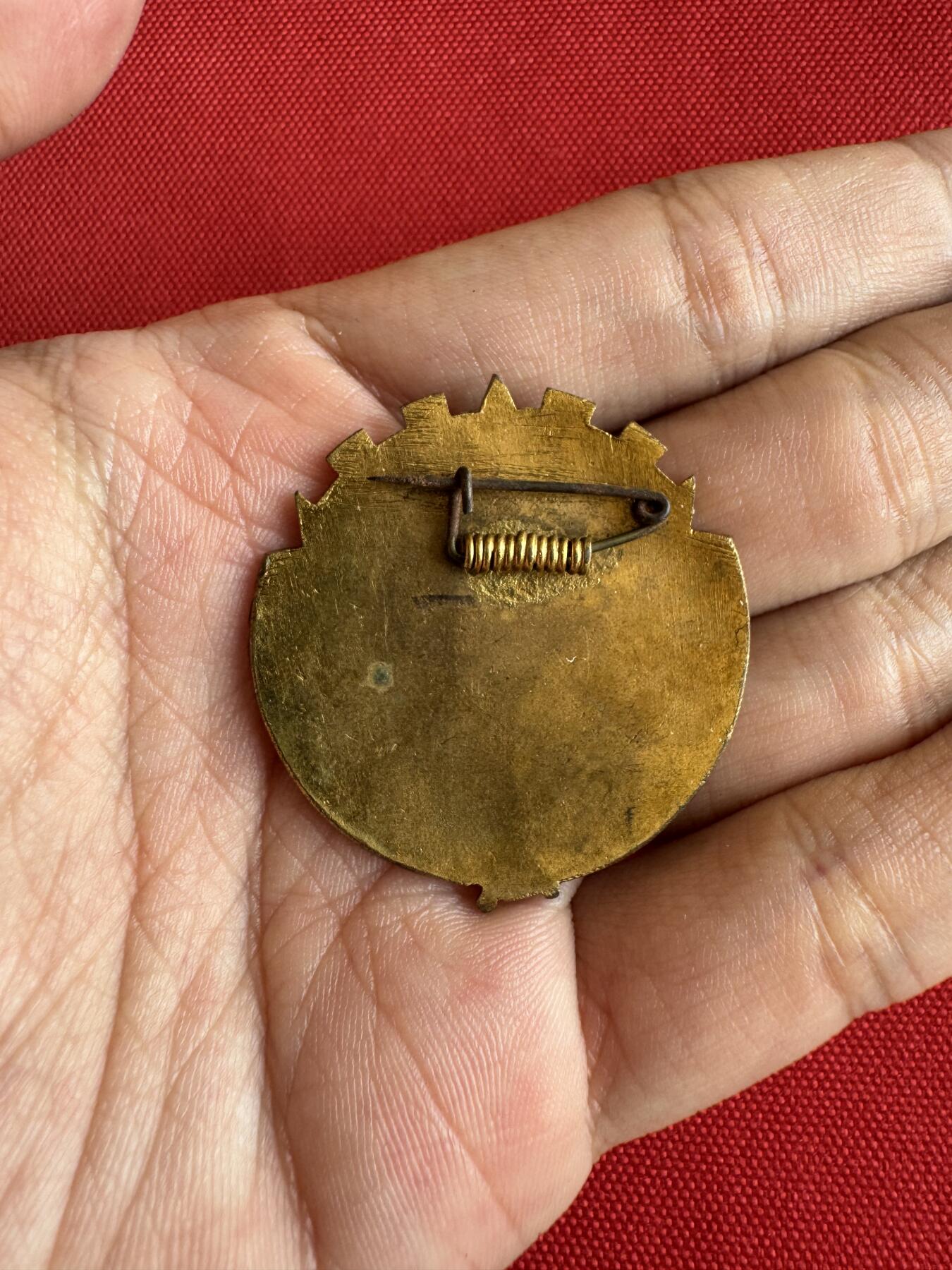 五哥徽章群   31号周二晚上八点4群联拍 铜章