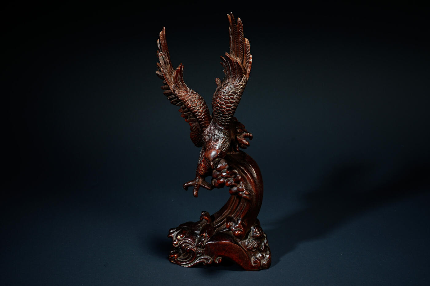 上海都达杂项专场六十七【全场包邮】 清代老黄杨木精雕《雄鹰展翅》摆件