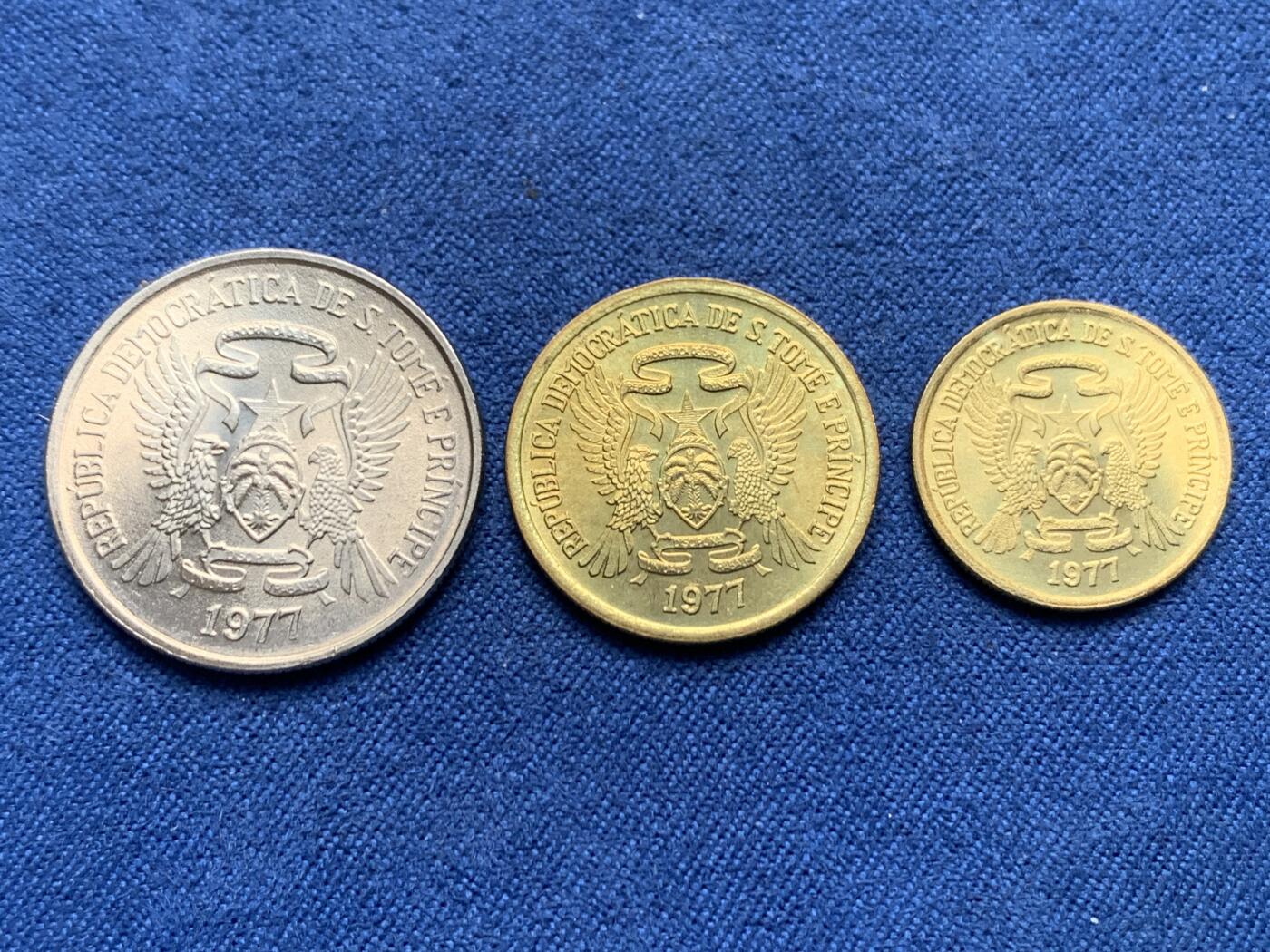 《竞宝斋》第476场 周日，周一 2场连拍 （全场包邮）欢迎送拍 三枚一组 圣多美普林而比1977年FAO纪念币 好品