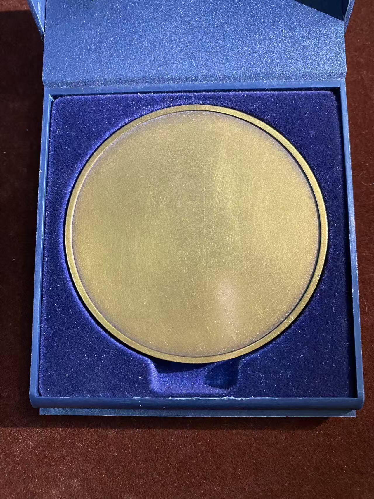 日日生财—方圆世界（全场包邮）第二场 1968年格勒诺布尔冬季奥运会的铜质纪念铜章 110.4克 直径68mm