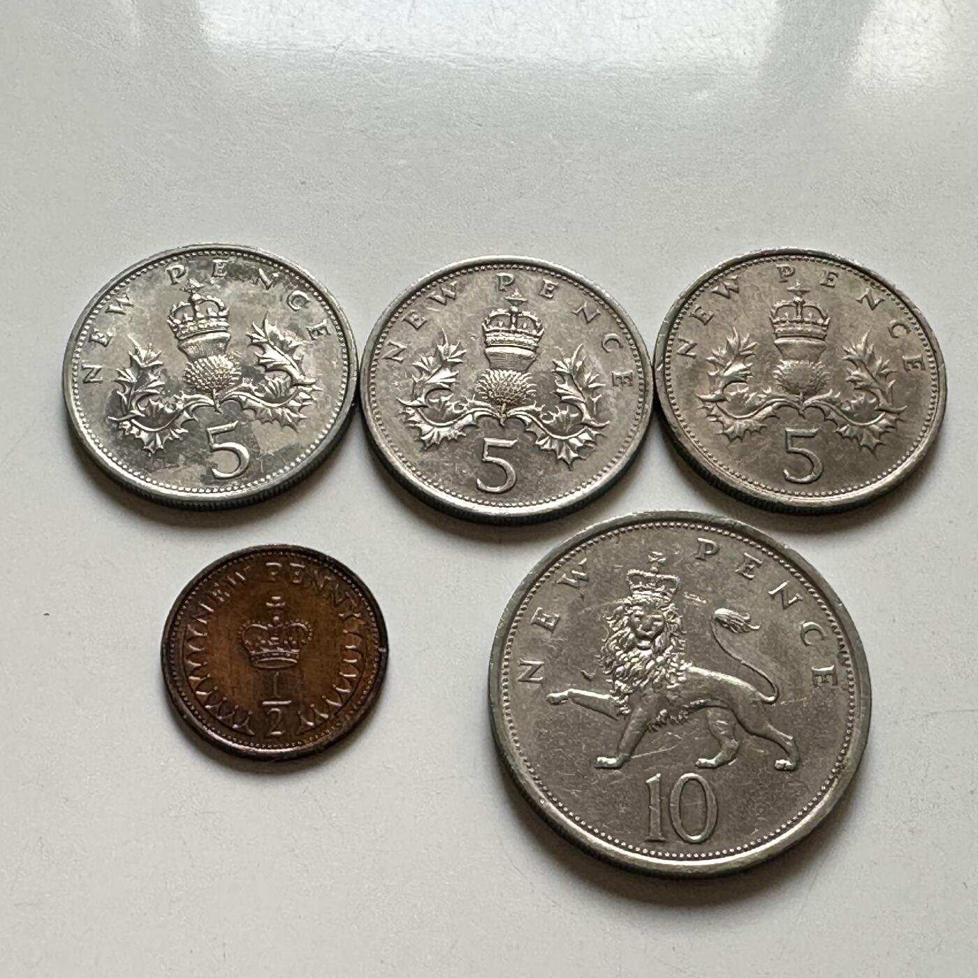 🌹外币初藏🌹🐯2026年第35场   每周二四六晚8️⃣点 接代拍 英国七十年代便士5枚  有PVC污染