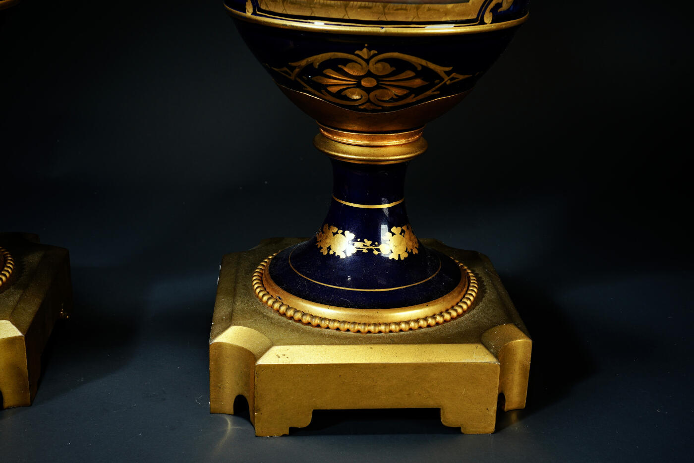 上海都达杂项专场六十七【全场包邮】 清代法国塞弗尔风格铜鎏金瓷瓶 1对