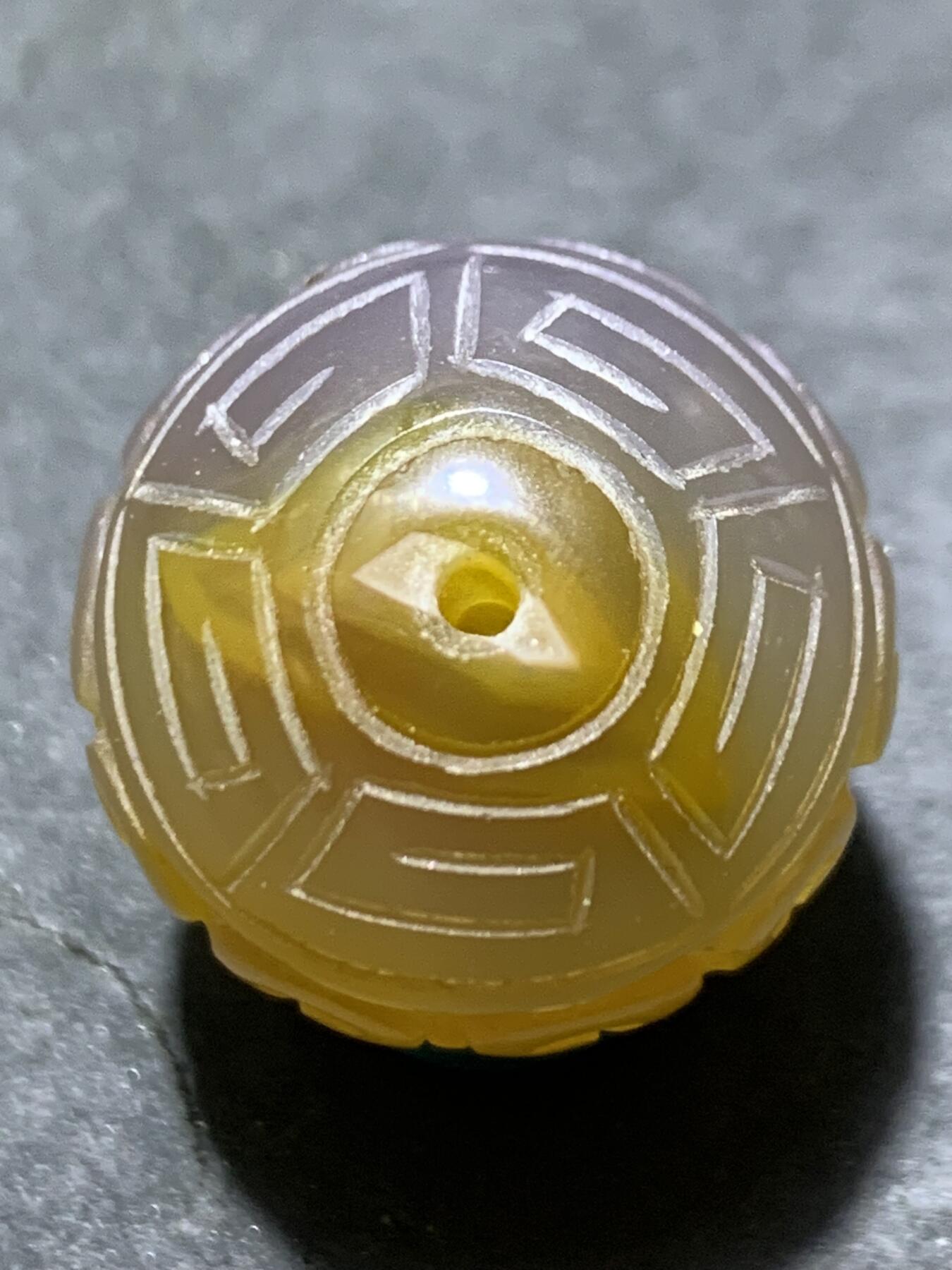 精美高润度冻料飘鸡油黄原皮蒙料战国红玛瑙雕刻回纹2.0珠子一颗，