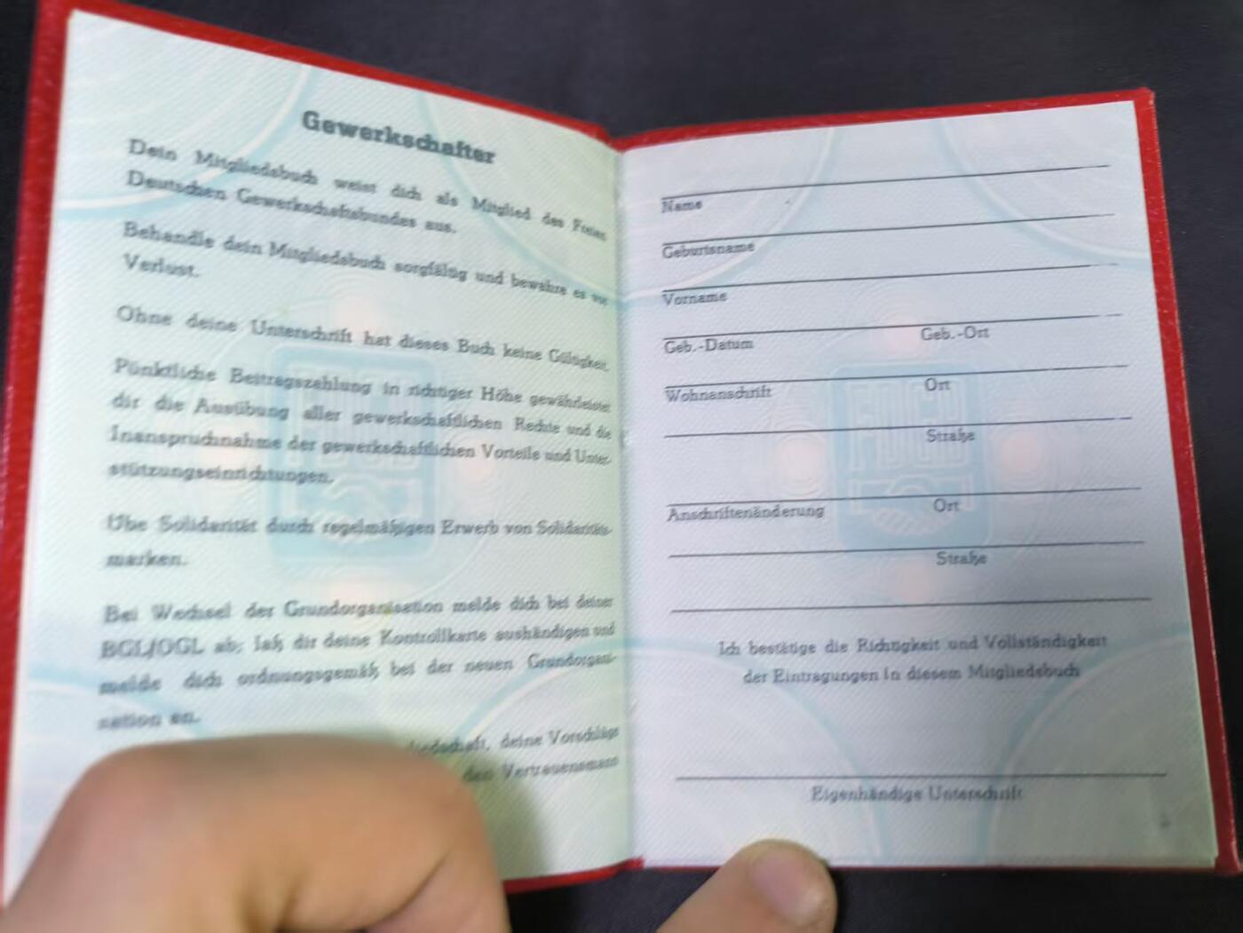 云宸嘉赏-勋臻文献佳藏优品精选场次（低佣 转发佣金红包） 民主德国自由联合工会证  少见漆皮版本  III5538334号  全新空白 赠友佳品 