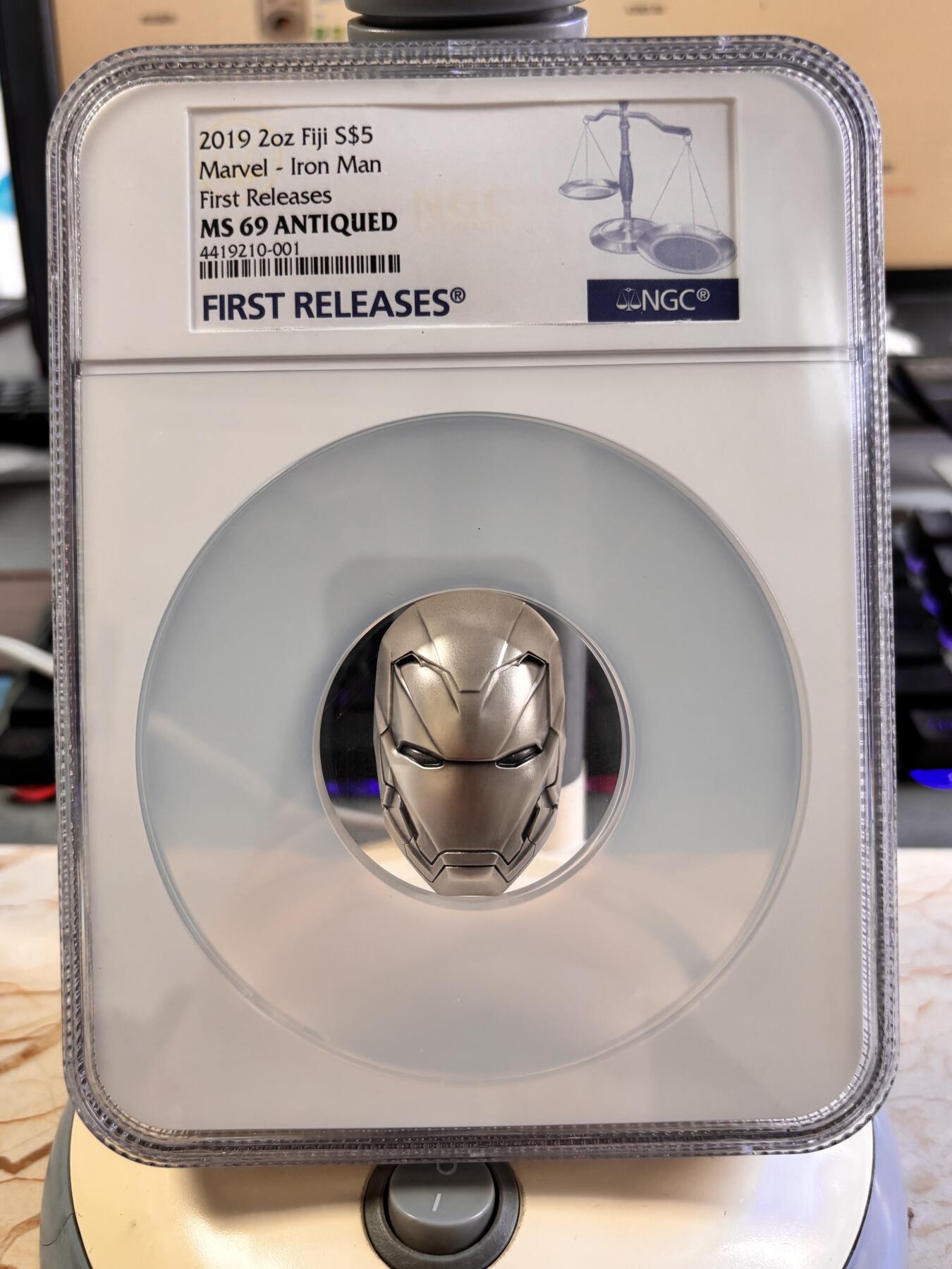 第196期拍卖 斐济2019年漫威系列钢铁侠面具实物形2盎司银币NGC-MS69，999银，发行5000枚