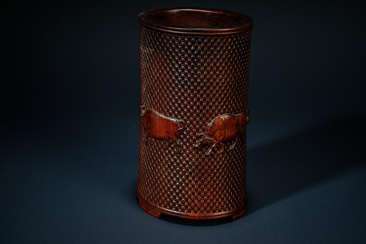 上海都达杂项专场六十七【全场包邮】 清代老黄杨木精雕《五牛图》笔筒95-4