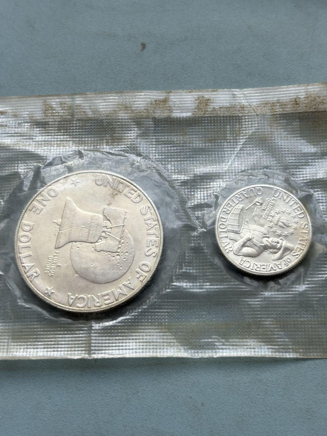 盛世勋华——号角文化勋章邮票专场拍卖第311期 美国1976年建国200周年纪念银币套装，带原封装，银价300+，属于美国铸币局（US Mint）发行的未流通版，共3枚银币，包括艾森豪威尔1美元，肯尼迪半美元，话说，华盛顿25美分，均为S版（旧金山铸币局铸造）