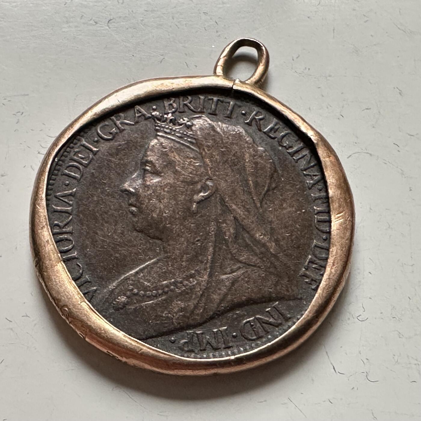 🌹外币初藏🌹🐯2026年第36场   每周二四六晚8️⃣点 接代拍 英国1901年一法新，铜圈包边 好品