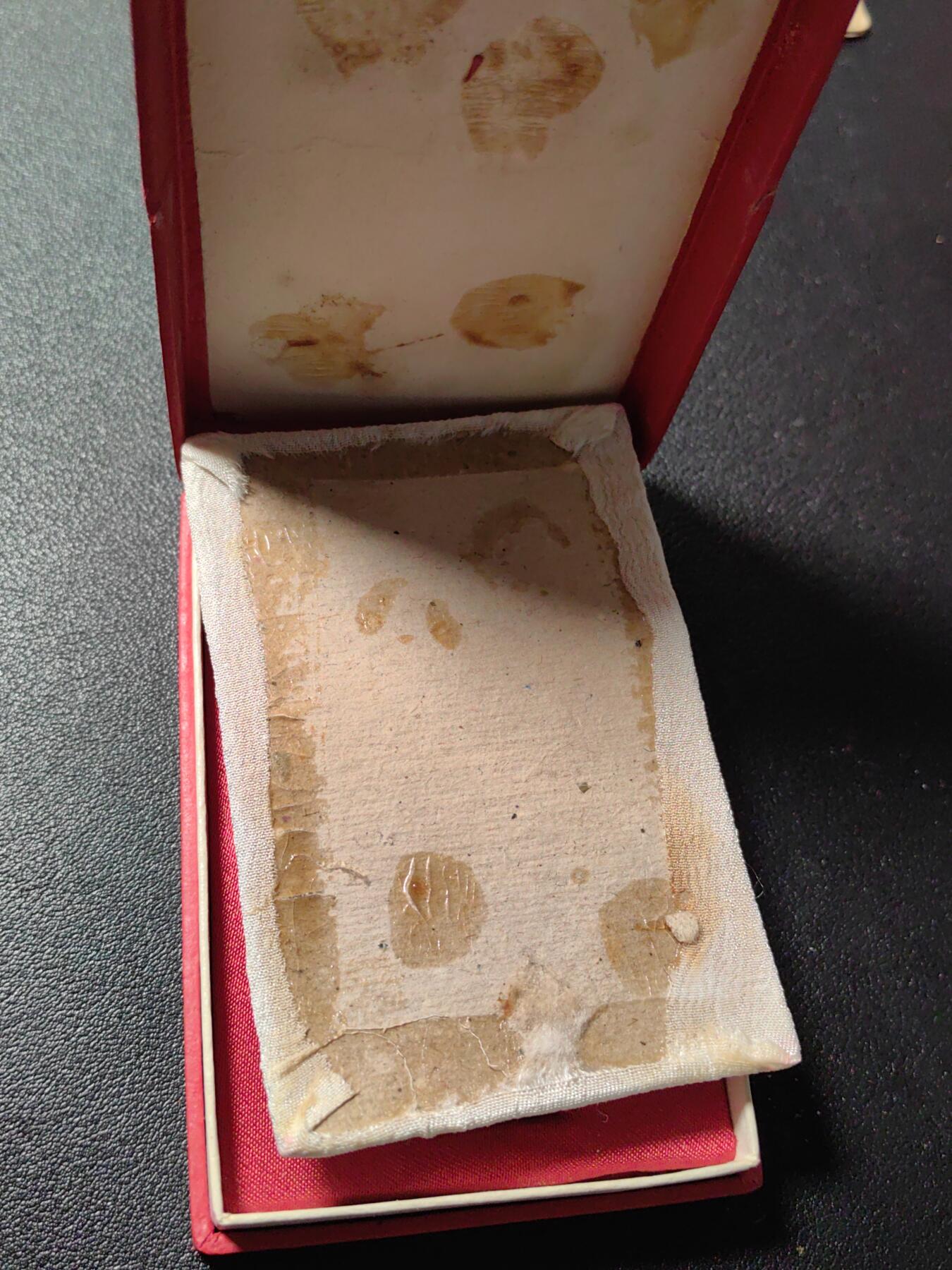 靖甫拍卖第八场 匈牙利劳动优秀证章 原盒略