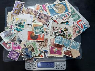 博彦收藏    4月8日 8点 邮票专场 - 外国邮票一组 重20克左右 约200枚（估算值）部分有瑕疵 部分上品 