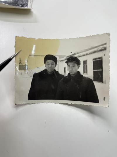 新时代收藏快速小拍 拍卖本周一线所得新货 4月2日场 - 50年代二代穿着父辈毛料大衣的照片