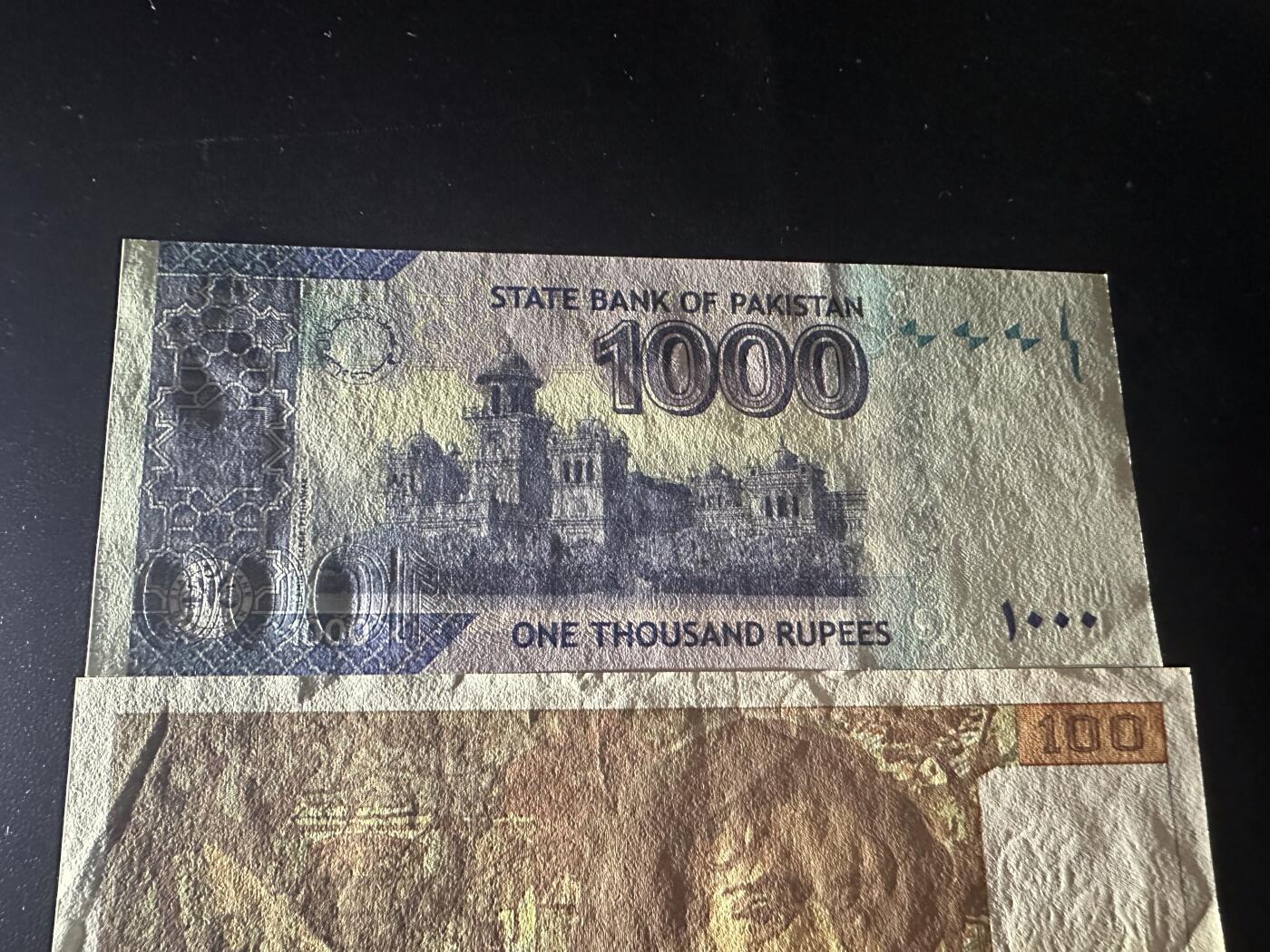 《外钞收藏家》第六百二十三期（精选场）（长期征集拍品、欢迎藏友们联系合作） 阿富汗1000、法国100法郎、伊拉克2张一起 品相如图