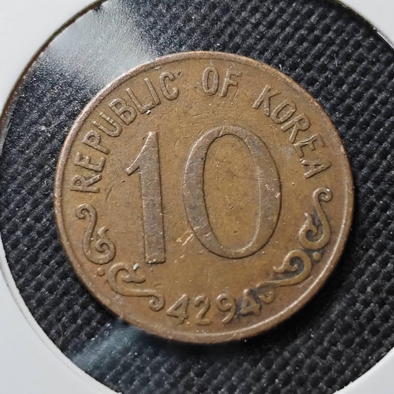 KK钱币收藏小铺  第414期 2月预留时间 周末发货 4294韩国10韩元 木槿花铜币