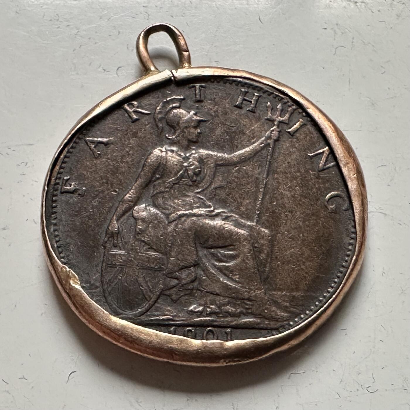 🌹外币初藏🌹🐯2026年第36场   每周二四六晚8️⃣点 接代拍 英国1901年一法新，铜圈包边 好品