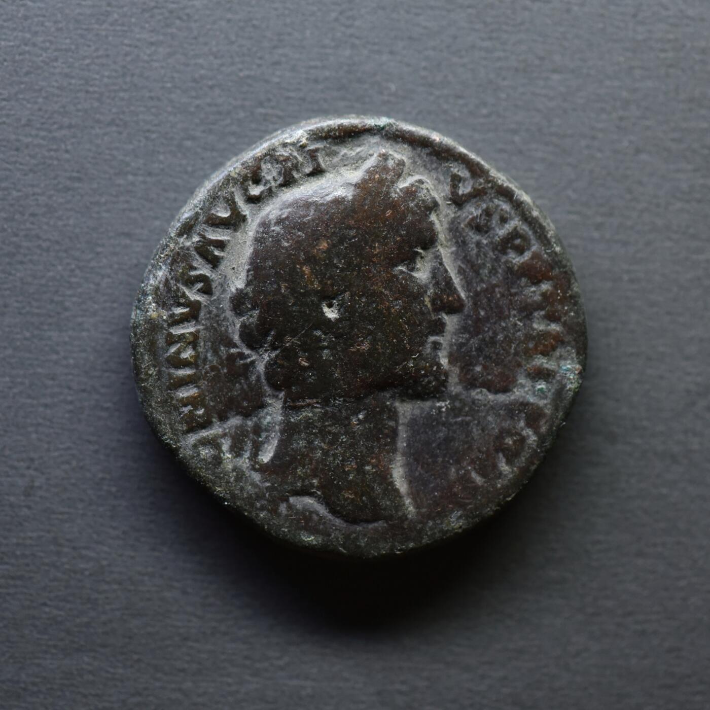 【良泉】4月16日【西方古代打制币】拍卖108件 公元143-144 年【古罗马】五贤帝——安东尼庇护，阿斯铜币，9.89克