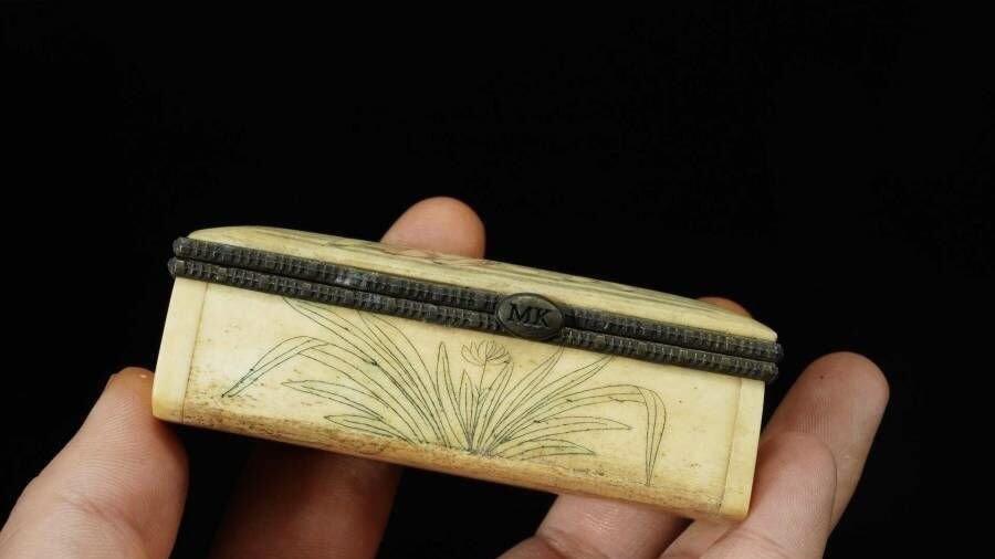 江南站杂件场 耗牛骨小盒两只