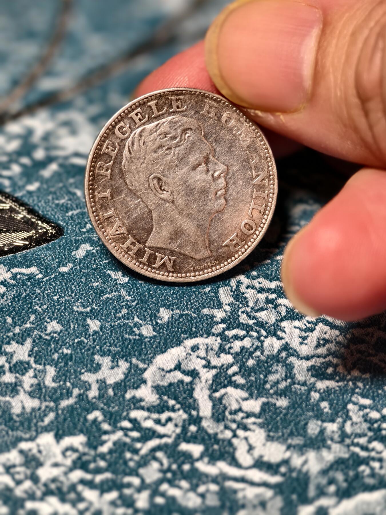 抚柳草堂-第二十一期章牌钱币  奖章勋章 满百包邮 放漏专场 1942罗马尼亚王国米哈伊尔一世200列伊银币 重6.1g 原光细节好