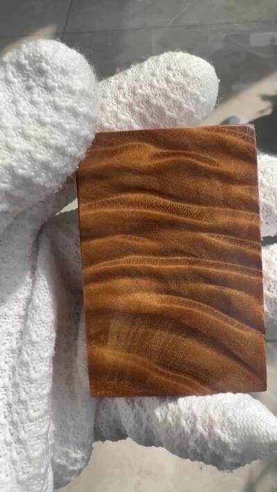 零元拍：NO3金丝楠平安无事牌，3D立体波纹。满水波香喷喷的小金砖，金光闪闪，63.5/43/15MM