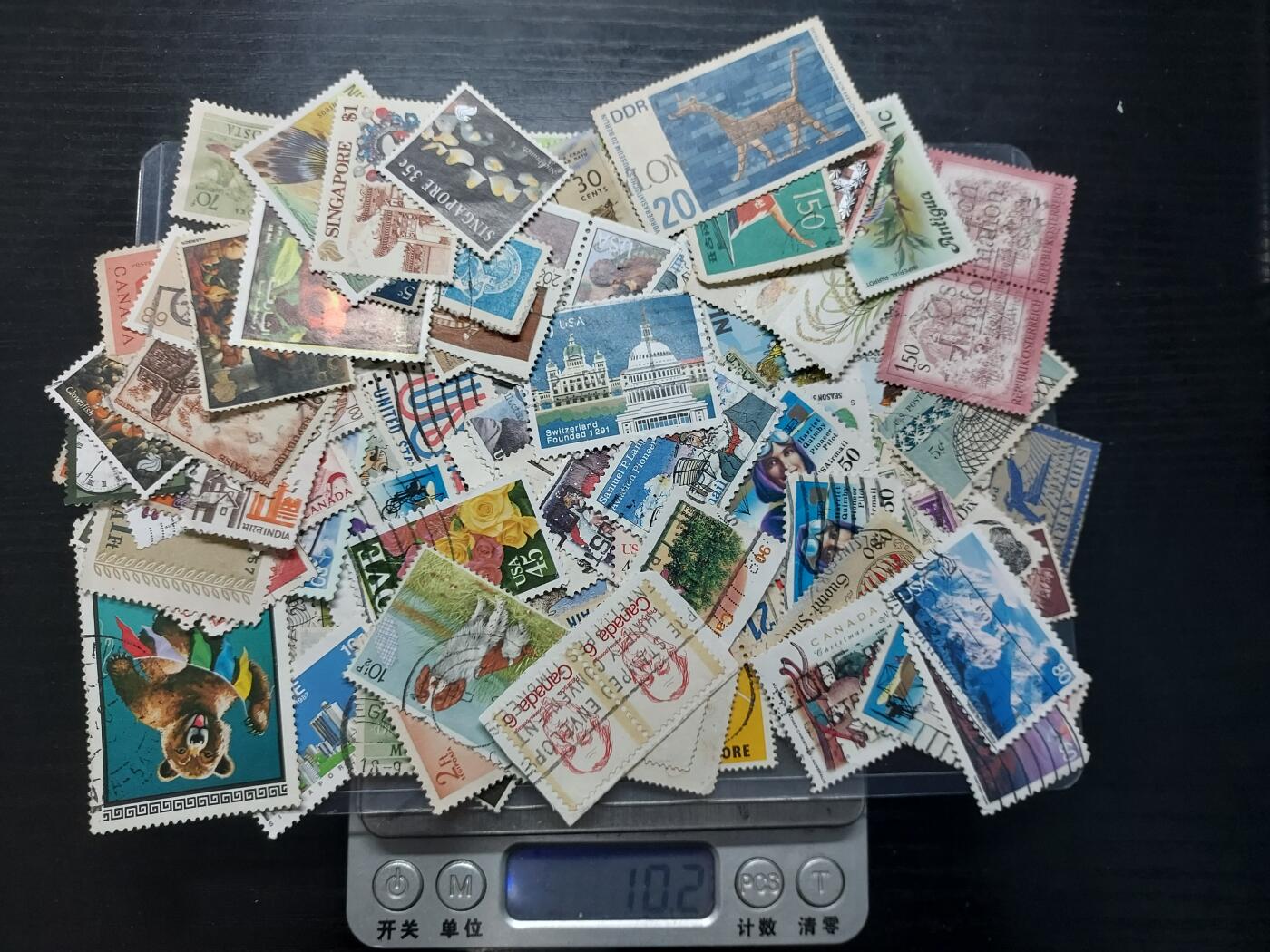 博彦收藏    4月8日 8点 邮票专场 外国邮票一组 重10克左右 约100枚（估算值）部分有瑕疵 部分上品 