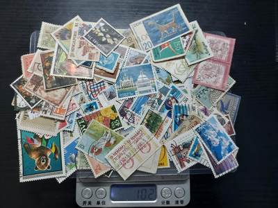 博彦收藏    4月8日 8点 邮票专场 - 外国邮票一组 重10克左右 约100枚（估算值）部分有瑕疵 部分上品 