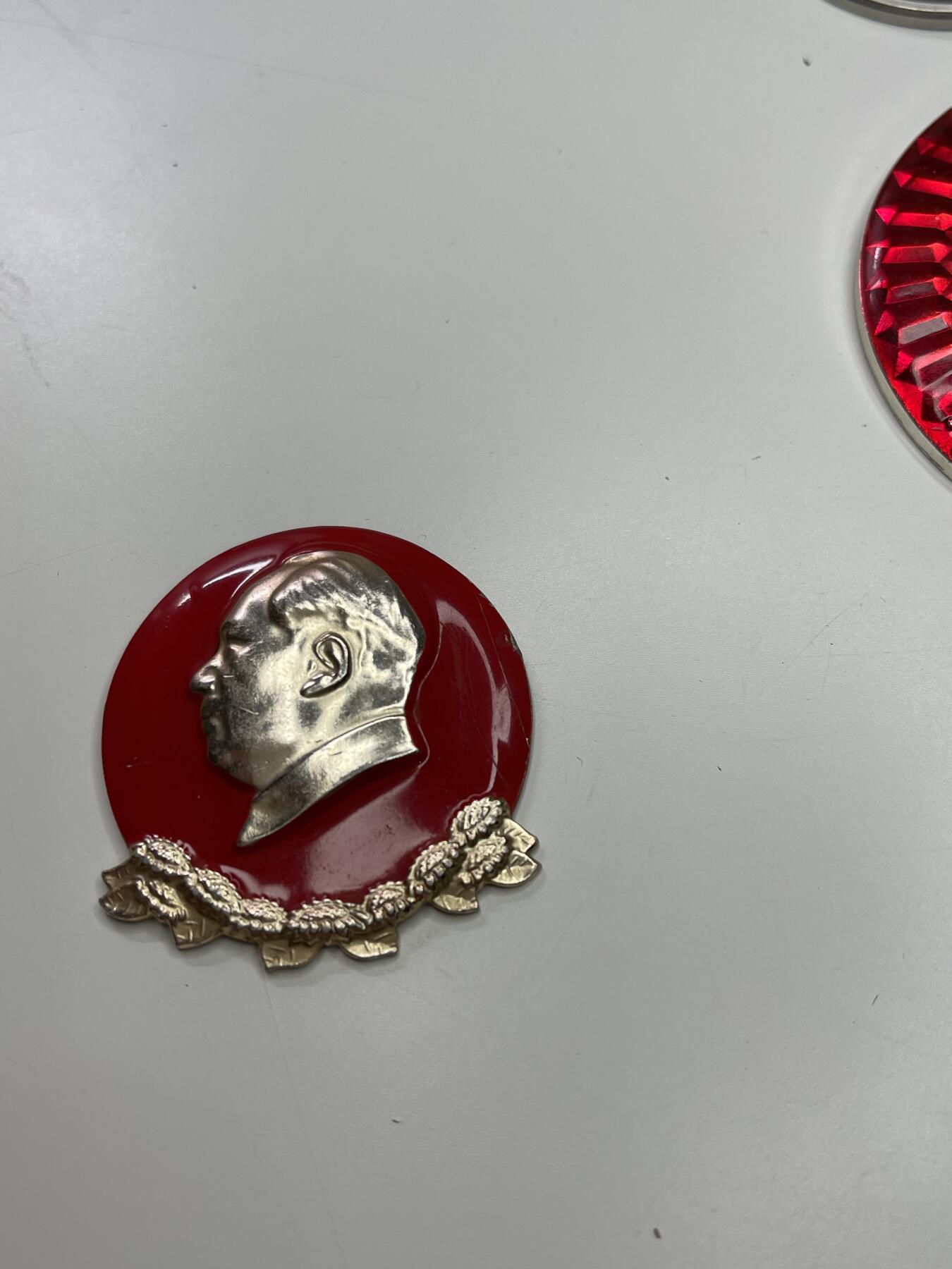 新时代收藏快速小拍 拍卖本周一线所得新货 4月2日场 精品像章 高干像章 最高学府高等军事学院 李云龙上过的学校像章