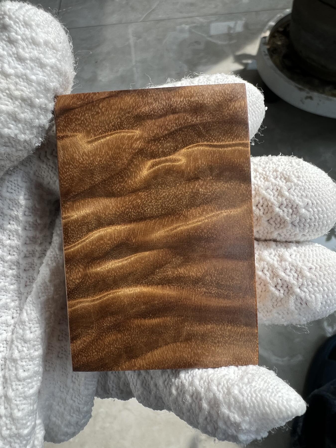 零元拍：NO3金丝楠平安无事牌，3D立体波纹。满水波香喷喷的小金砖，金光闪闪，63.5/43/15MM