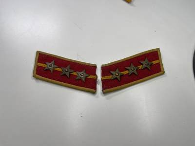 新时代收藏快速小拍 拍卖本周一线所得新货 4月2日场 - 58铜星上尉领章 边缘有点瑕疵