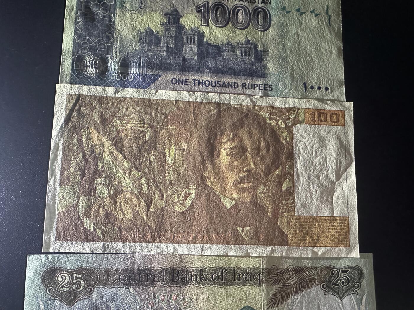 《外钞收藏家》第六百二十三期（精选场）（长期征集拍品、欢迎藏友们联系合作） 阿富汗1000、法国100法郎、伊拉克2张一起 品相如图