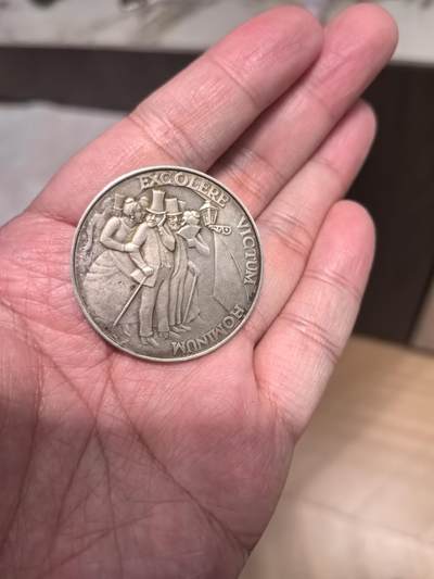 欧洲银章、铜章，大优惠起拍价都是银价计算 一枚纪念何塞·埃切加赖（José Echegaray）的银质纪念章，他是1904年诺贝尔文学奖得主，也是第一位获得诺贝尔奖的西班牙人