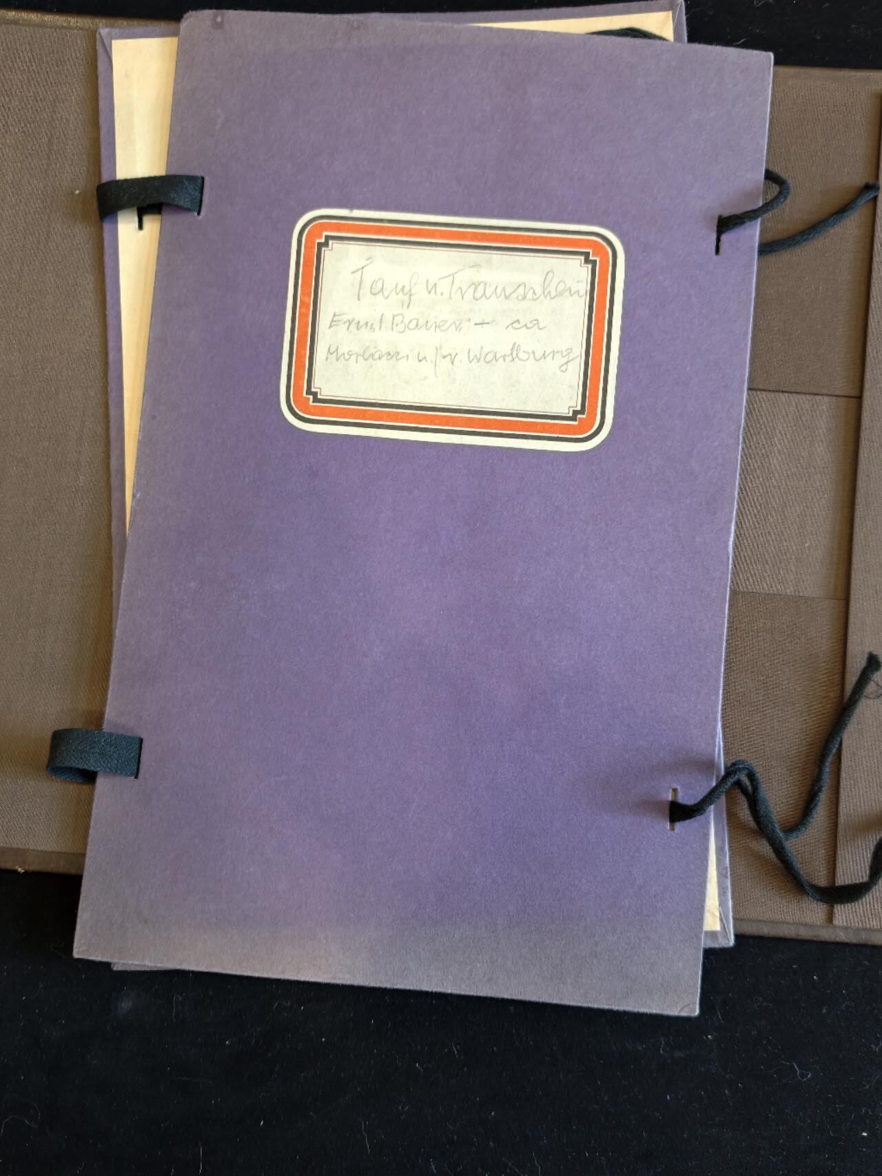 凯旋世界勋赏（第23期）（欢迎送拍）（对拍品有疑问请询问客服，不接受到手刀，出价默认拍品品相。请认真阅读拍卖规则！出价默认已认可！）（收到货请录制开箱视频，无视频概不处理问题。） 奥匈帝国 属于 鲍尔家族的家族档案文件夹以及皮革外壳，用于装载上面所述文件的原装文件夹