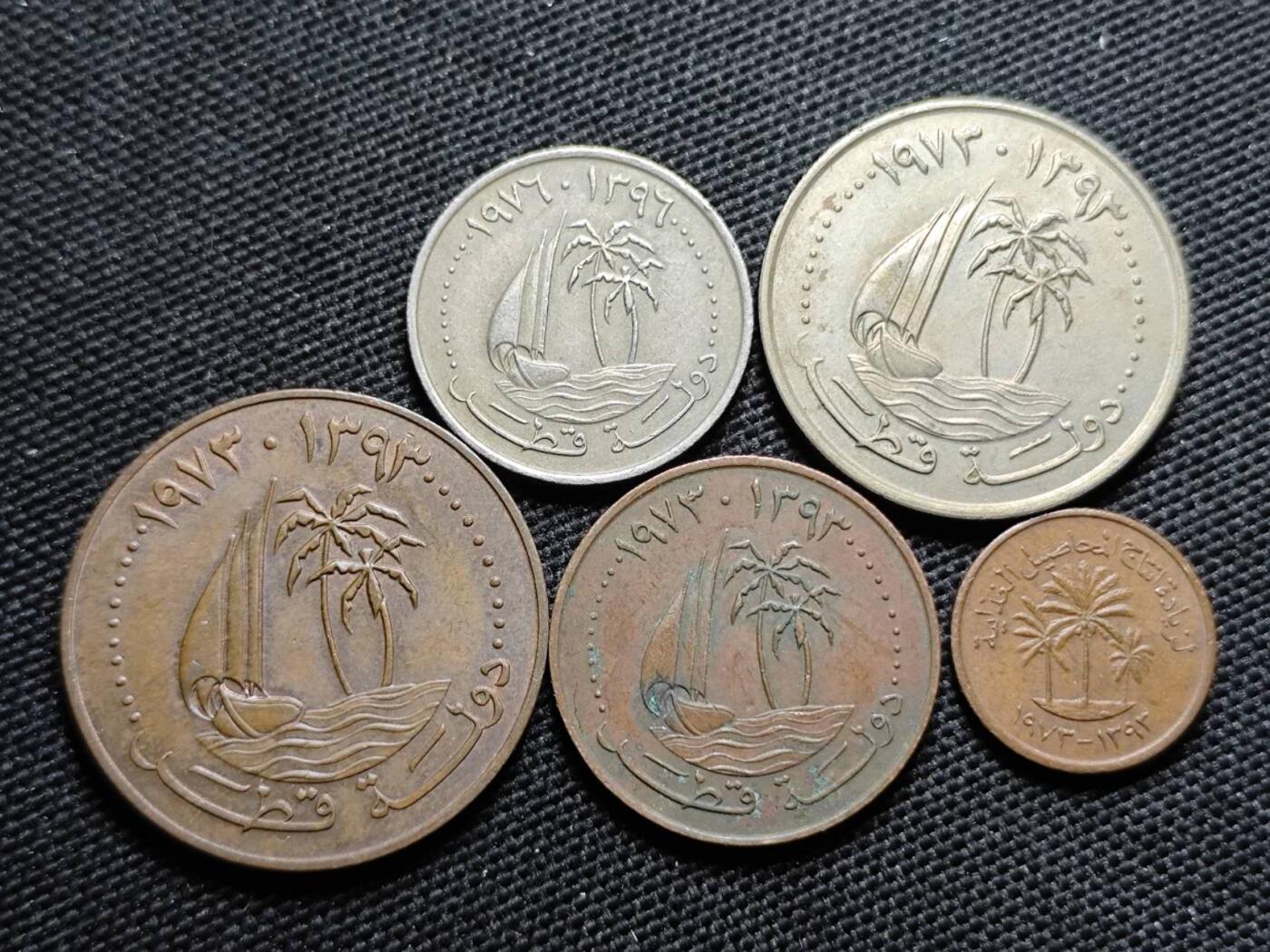 KK钱币收藏小铺  第414期 2月预留时间 周末发货  卡塔尔大小面值一组