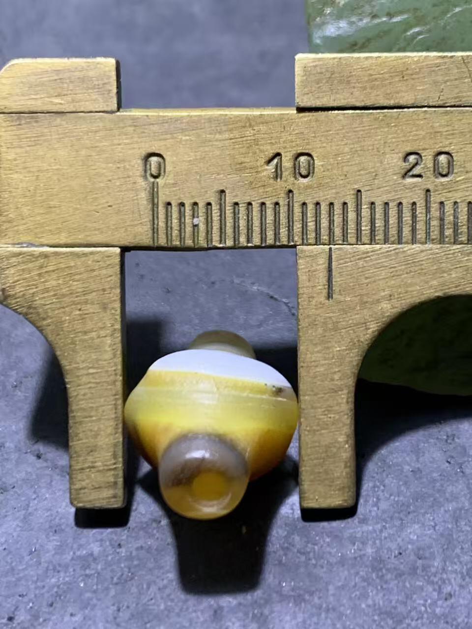 高玉化风化纹缠丝玛瑙随形碟珠一颗