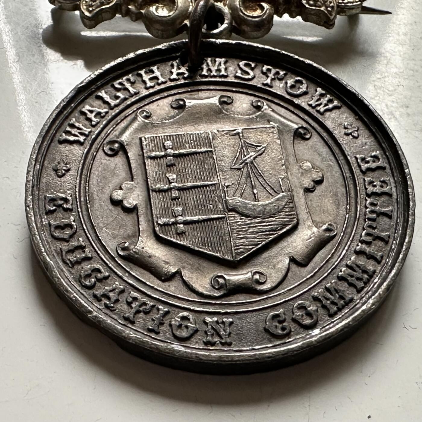 🌹外币初藏🌹🐯2026年第36场   每周二四六晚8️⃣点 接代拍 英国 1907年 沃尔瑟姆斯托教育委员会 全勤奖章 38毫米