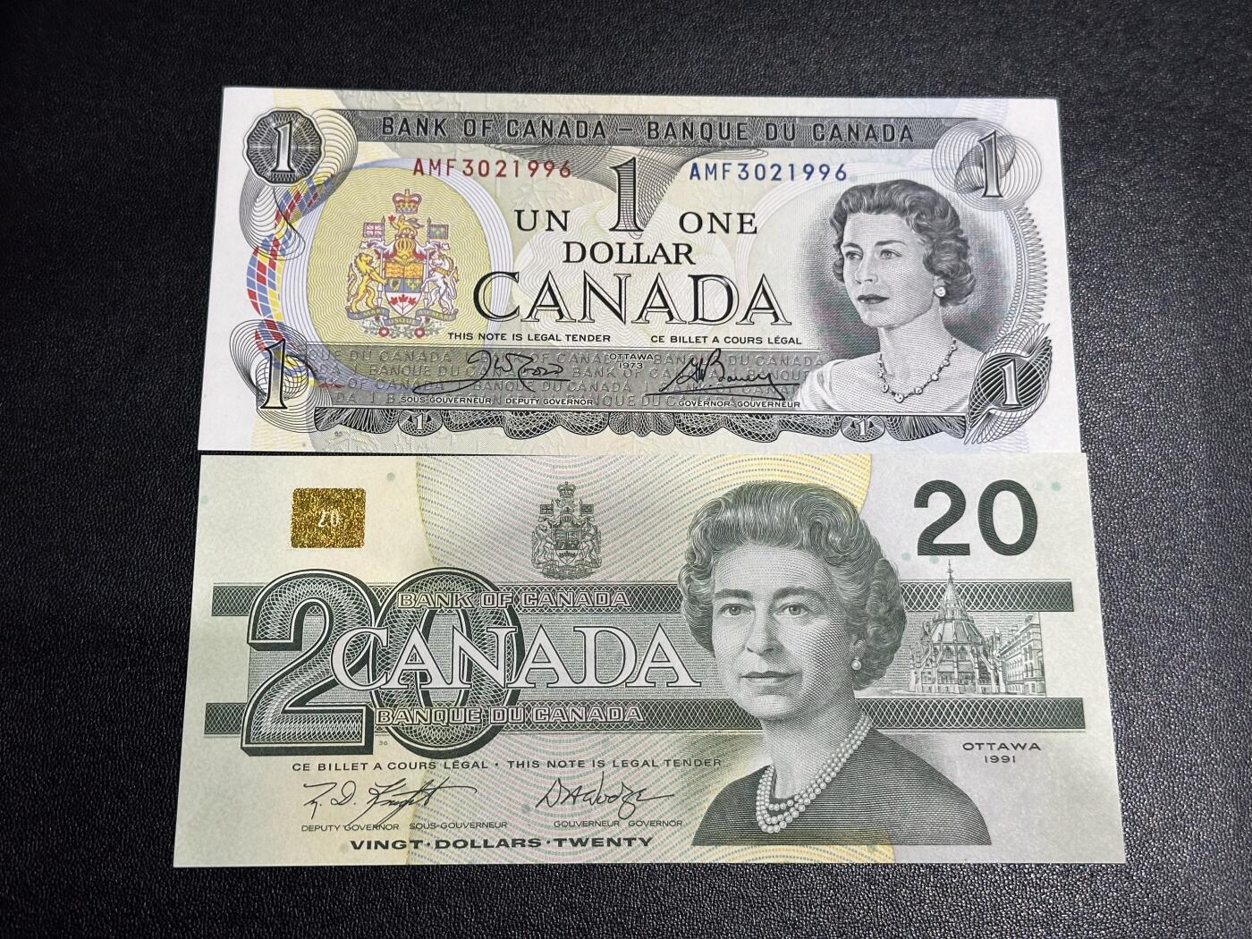 《外钞收藏家》第六百二十三期（精选场）（长期征集拍品、欢迎藏友们联系合作） 1973年加拿大1元+鸟版20元2张一起 全新UNC