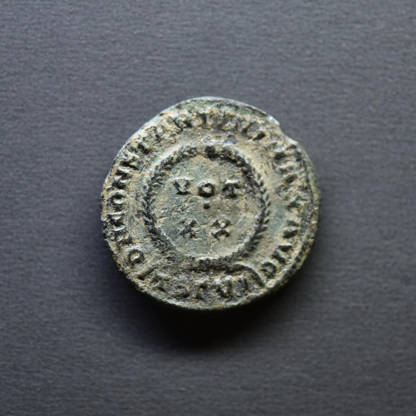 【良泉】4月16日【西方古代打制币】拍卖108件 【极美品】公元320年【古罗马】君士坦丁大帝“誓愿二十年”铜币，帖撒罗尼亚造币厂，2.67克